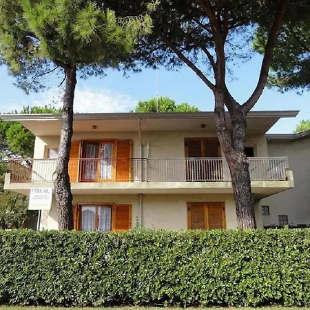 House With Garden And Fireplace Vila Bibione