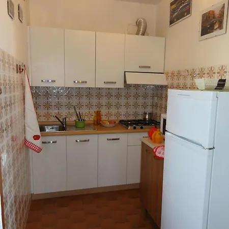 וילה House With Garden And Fireplace