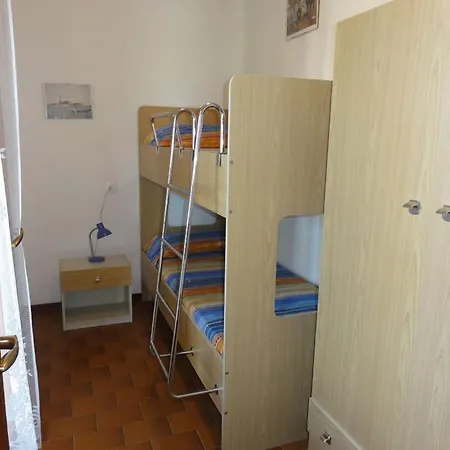 House With Garden And Fireplace *