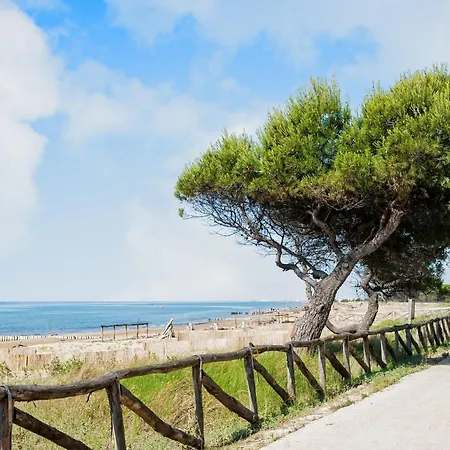 וילה House With Garden And Fireplace