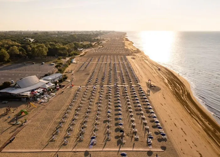 House With Garden And Fireplace Бібіоне